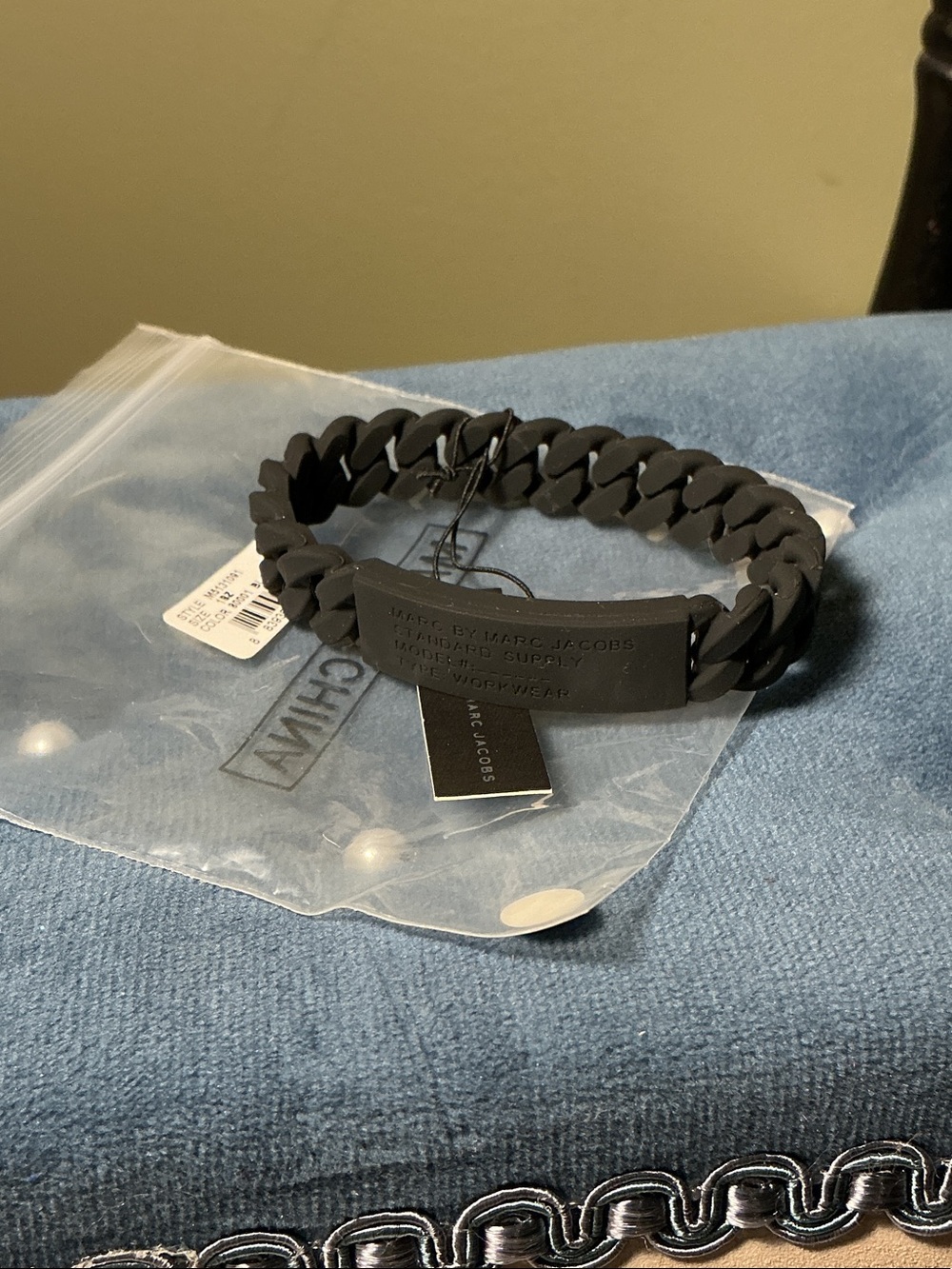Marc Jacobs NWT Black Matte Link Silicone Bracelet with Logo Plaque